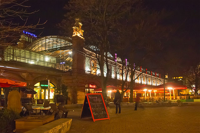 Hackescher Markt S-Bahnhof de noche